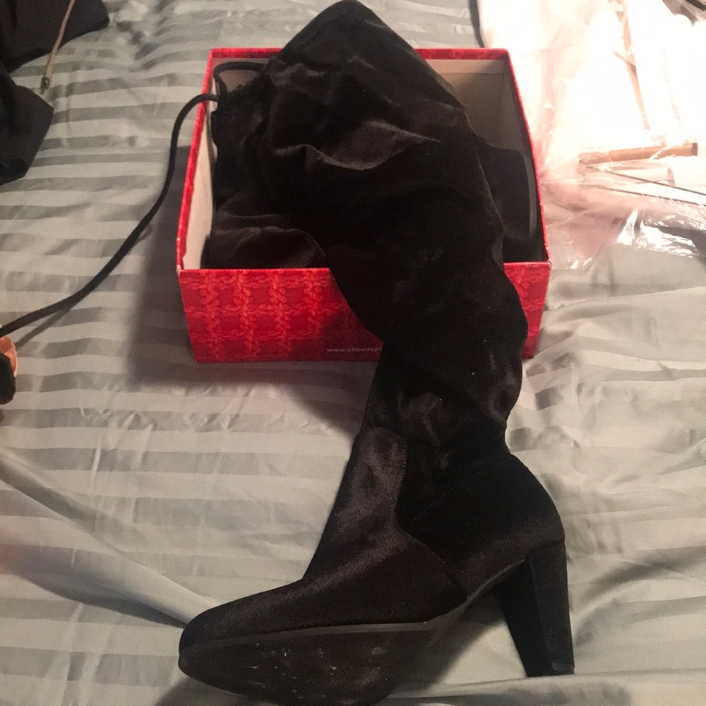 Thigh Hi velvet boots!!!